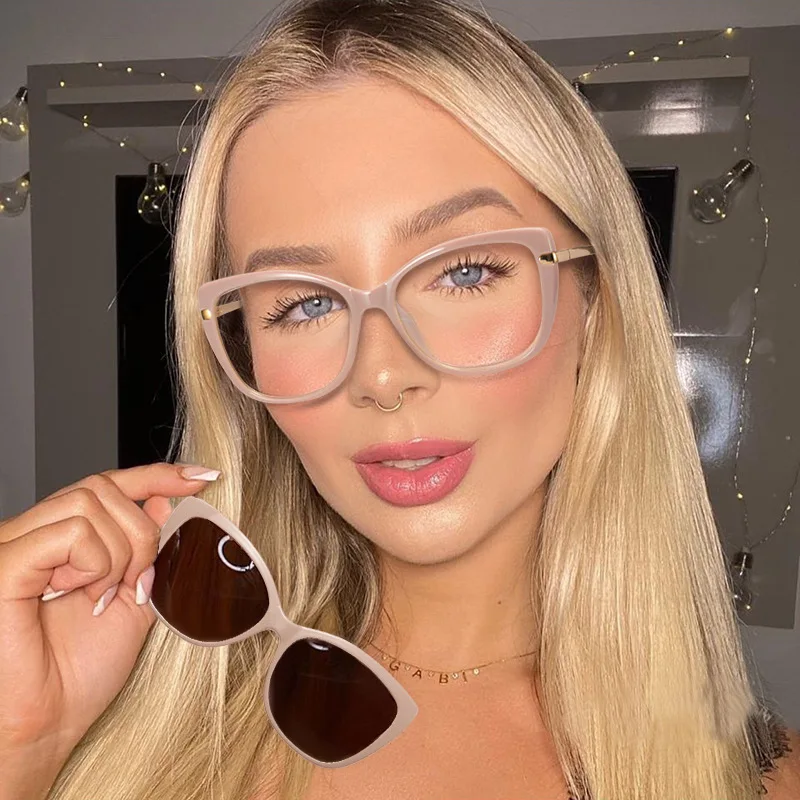 

Women Vintage Fashion Magnetic Polarized Clip On Sunglasses