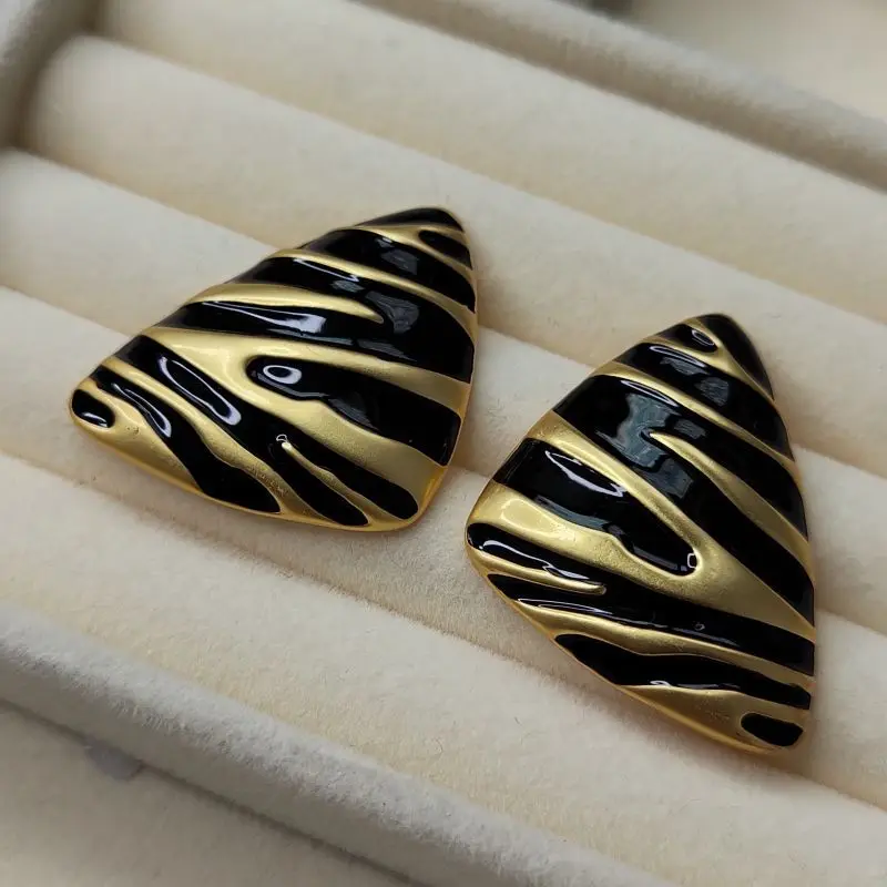 

Retro exaggerated personality triangle dual color enamel black drop oil zebra pattern fashion earrings