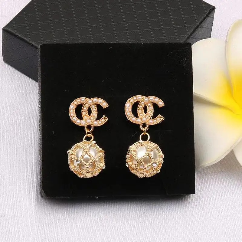 

Fashion new small fragrance style diamond pearl earrings 925 silver needle earrings alloy earrings for women girls jewelry, Picture shows