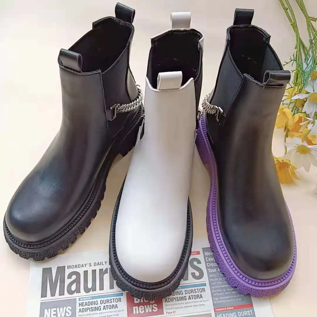 

Customized new comfortable flat black PU leather short boots with chains decoration for women