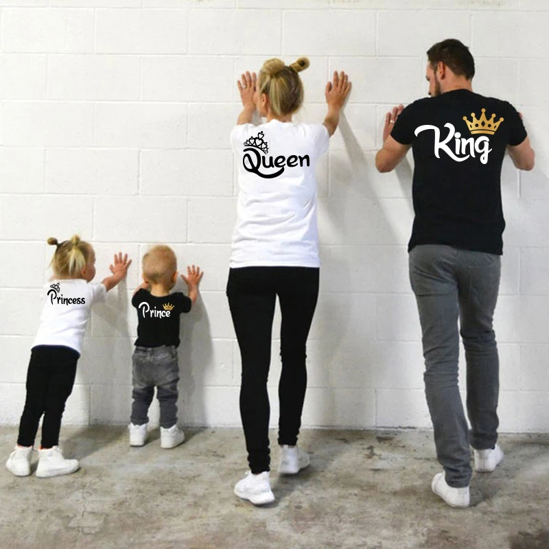 

Family Matching Clothes Mother Father Daughter Son Kid Tshirt Family KING QUEEN Letter Printing Clothes Mommy and Me Top