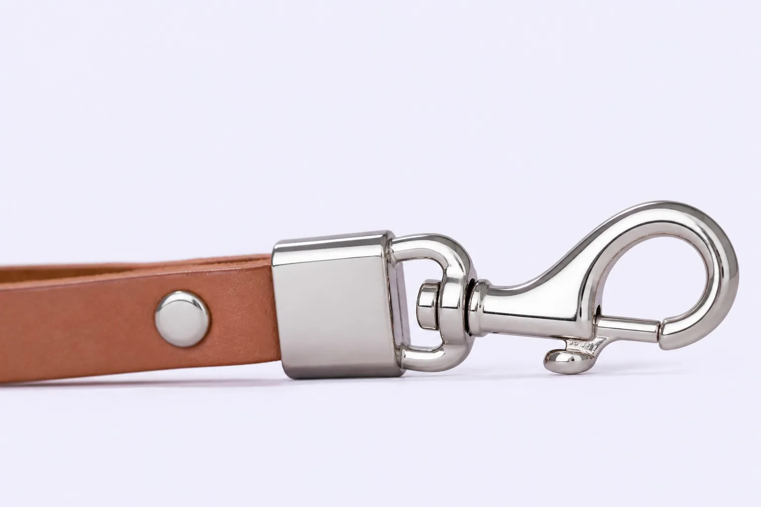 Side profile of the metal snap clasp hardware