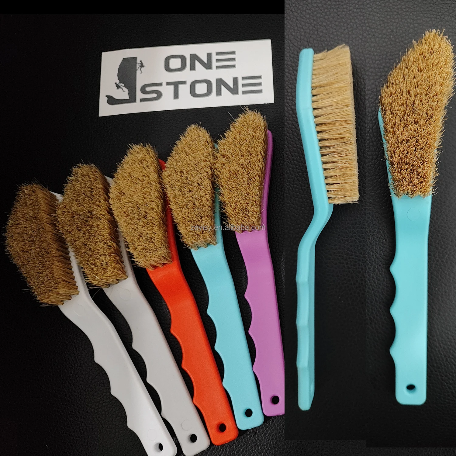 Rock Climbing Comfortable Plastic Handle Ergonomic Design Waterproof Brush with Bag for Hangboard Climbing