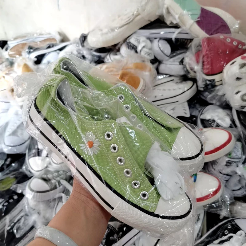 

Supplier mixed color flat canvas shoes Casual fashion cheap shoes