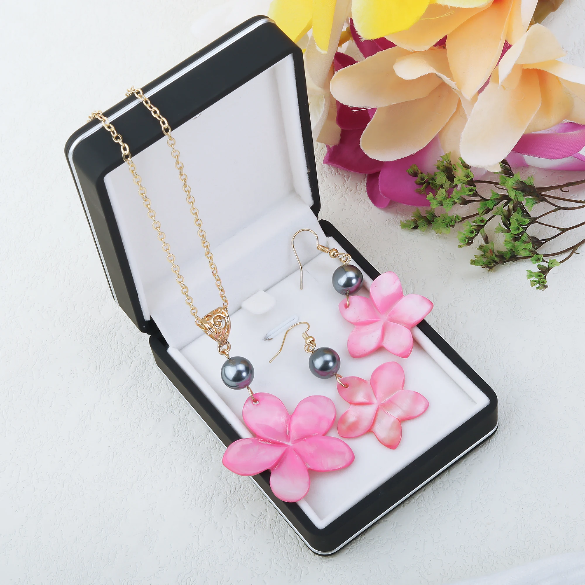 

Hawaii New Colorful Flowers Shell Pearl Earrings 2-piece Set Fashion Cute Necklace Earring Set For Women