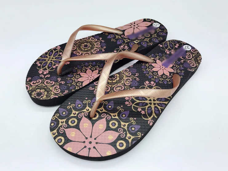 2024 Custom and Wholesale Summer Flip Flops Colorful Women Slipper PVC Upper and Rubber Outsloe Material