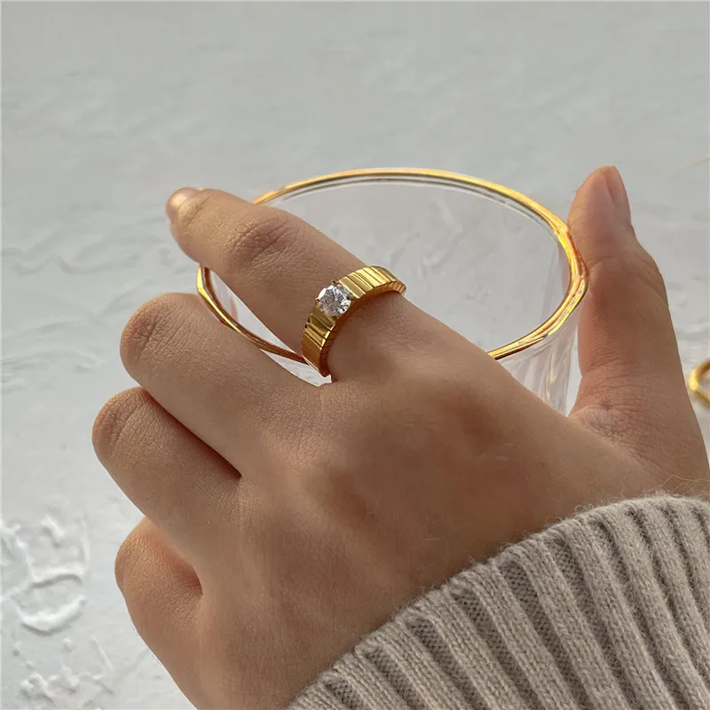 2022 New Waterproof Jewelry 18k Gold Plated Striped Couple Finger Rings Stainless Steel Cubic Zirconia Rings For Women