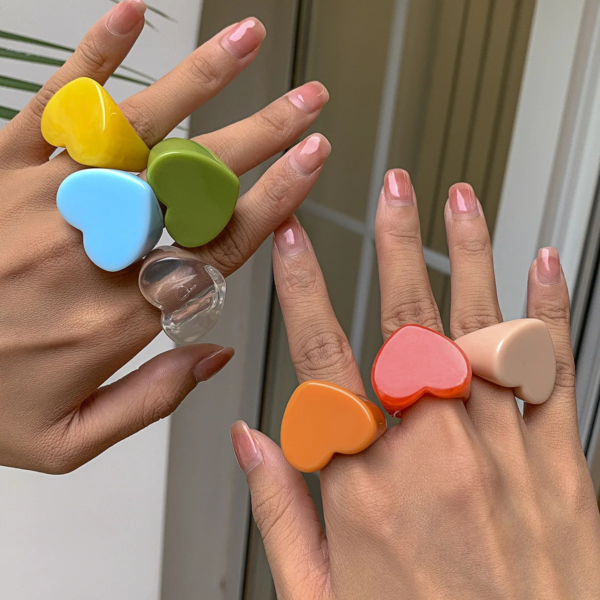 

Y2K Style Heart Shaped Chunky Rings For Teen Girl Gift Colorful Stackable Ring Finger Resin Rings, Picture shows