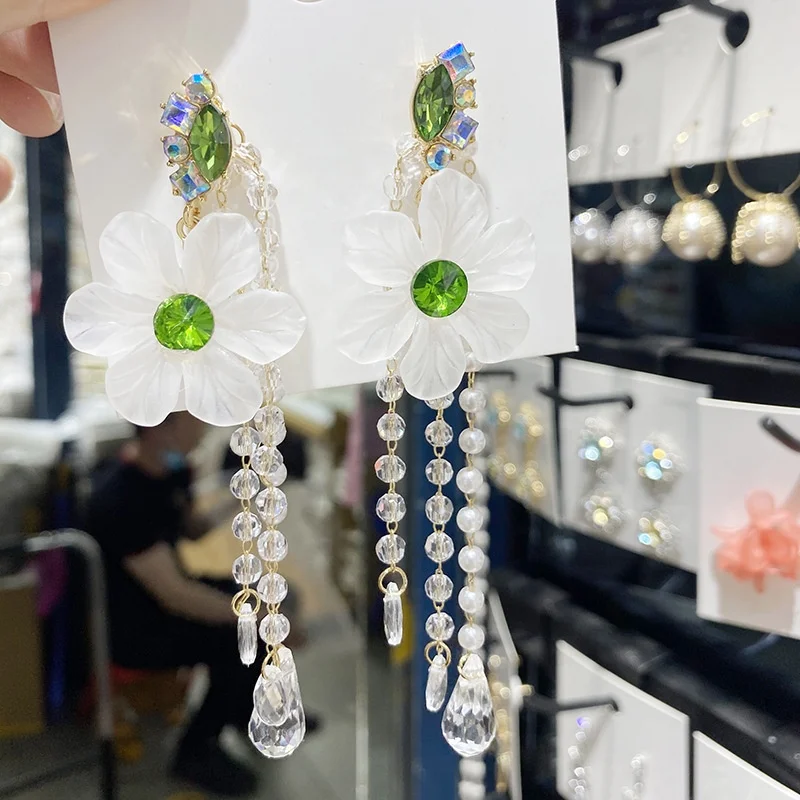 

Kaimei 2021 New Spring Korea Fashion Green Crystal Flower Petal Earrings Elegant Pearl Tassel White Resin Floral Petal Earrings, Many colors fyi