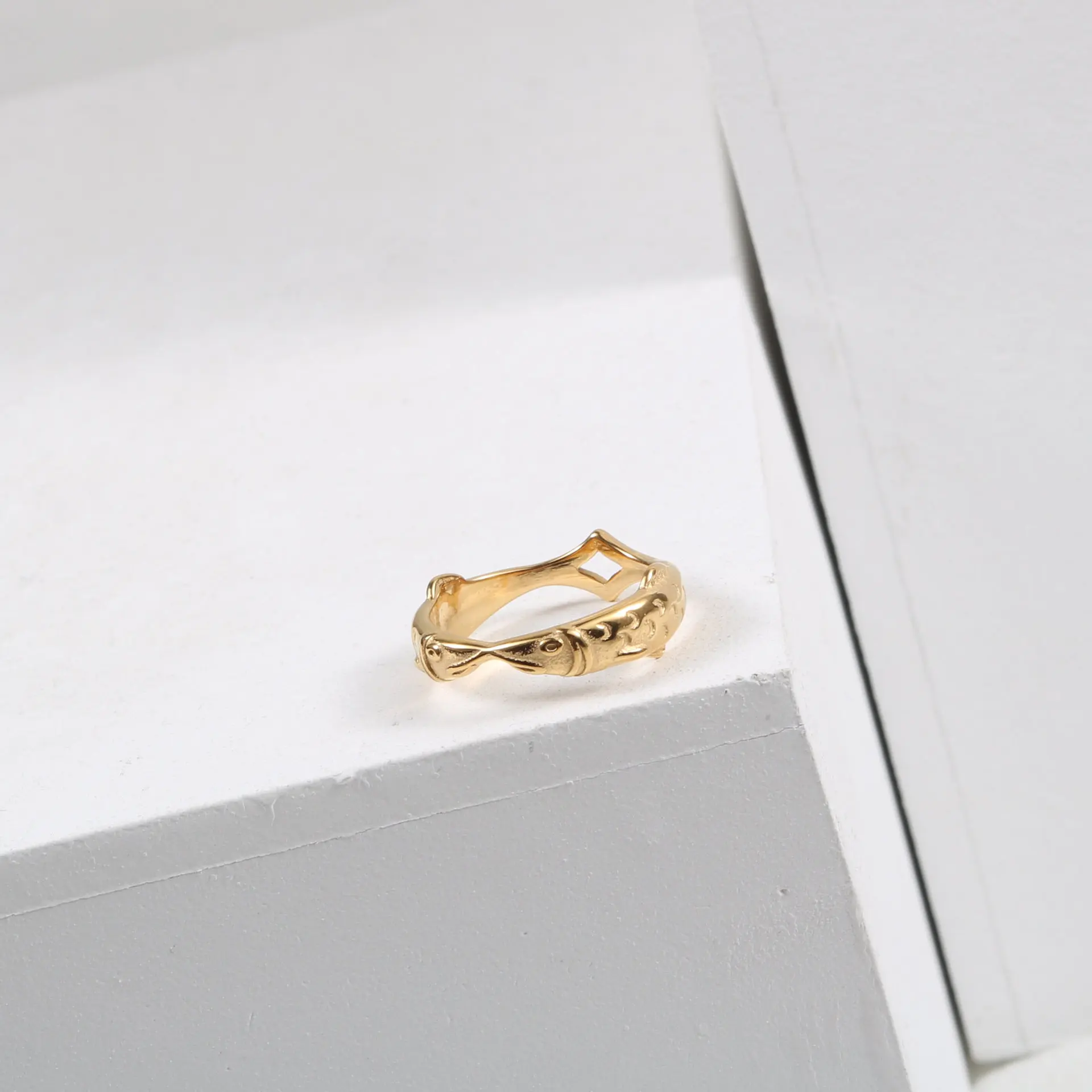 

High End 18K Plain Gold Fish Kiss Rings Stainless Steel Trendy Simple Gold Plated Jewelry
