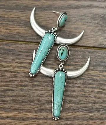 

Bohemian Creative Vintage Turquoise Horn Alloy Earrings