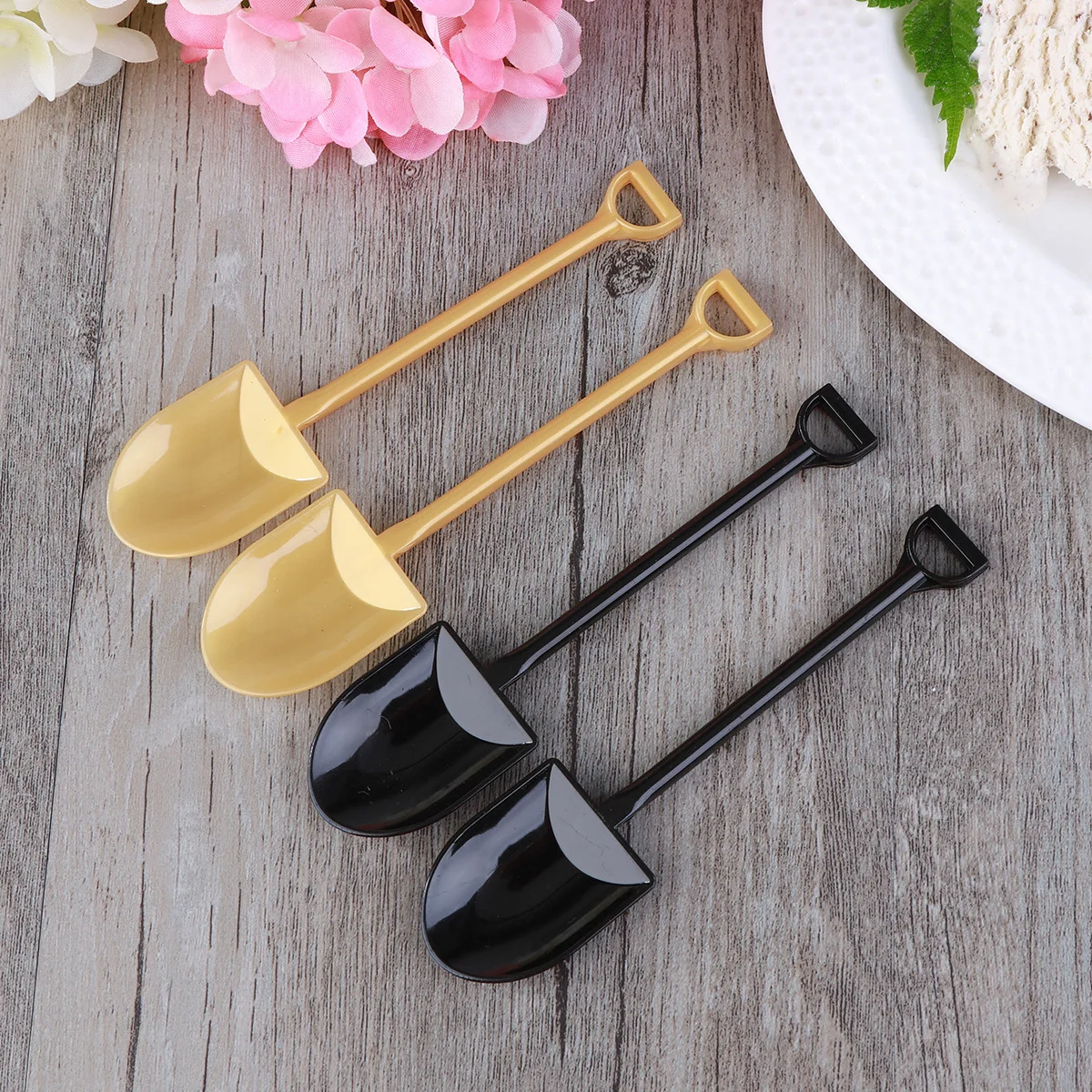 

Wholesale Stock Small Dessert Hot Sale Gold Black Shovel Shape Ice Cream Plastic Spoon