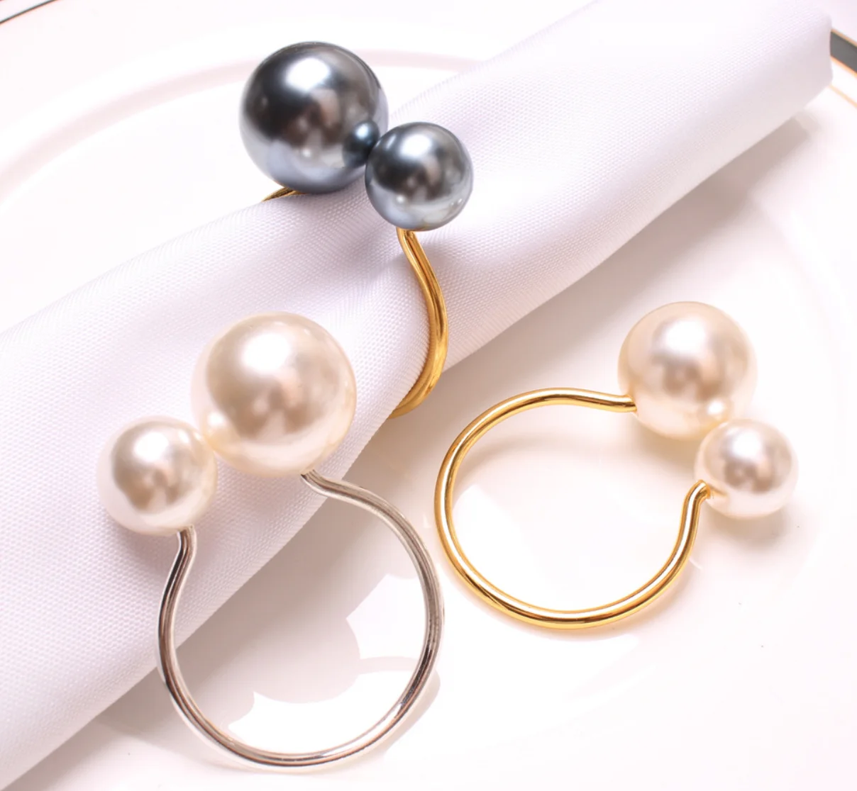 

Hot sale highlight pearl napkin ring restaurant pearl u-shaped napkin buckle, Picture shows