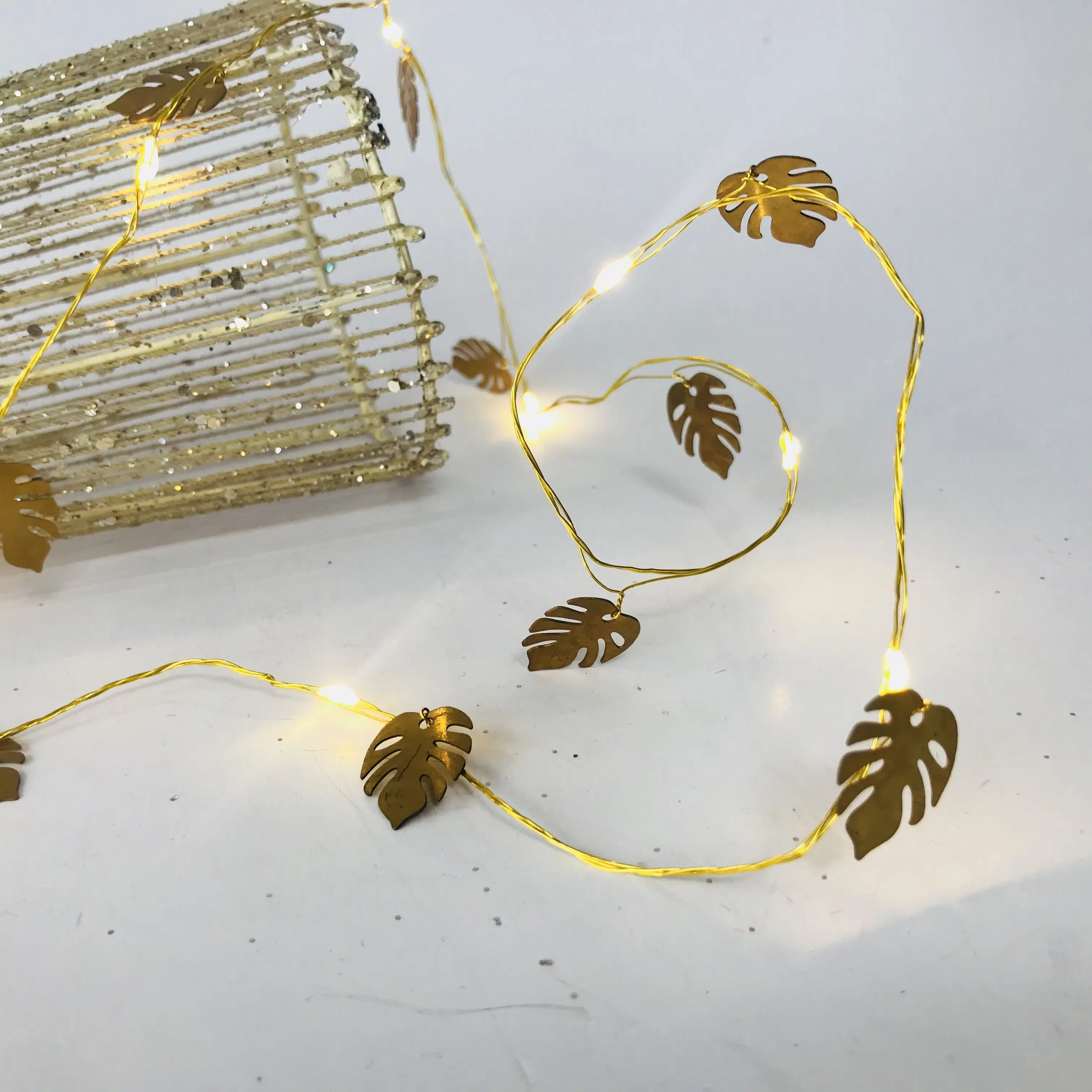 18LT Gold Metal Palm Tree Leaf  Lights Battery Operated LED Copper Wire String Lights Warm White Tiny Leaf Garland For Garden