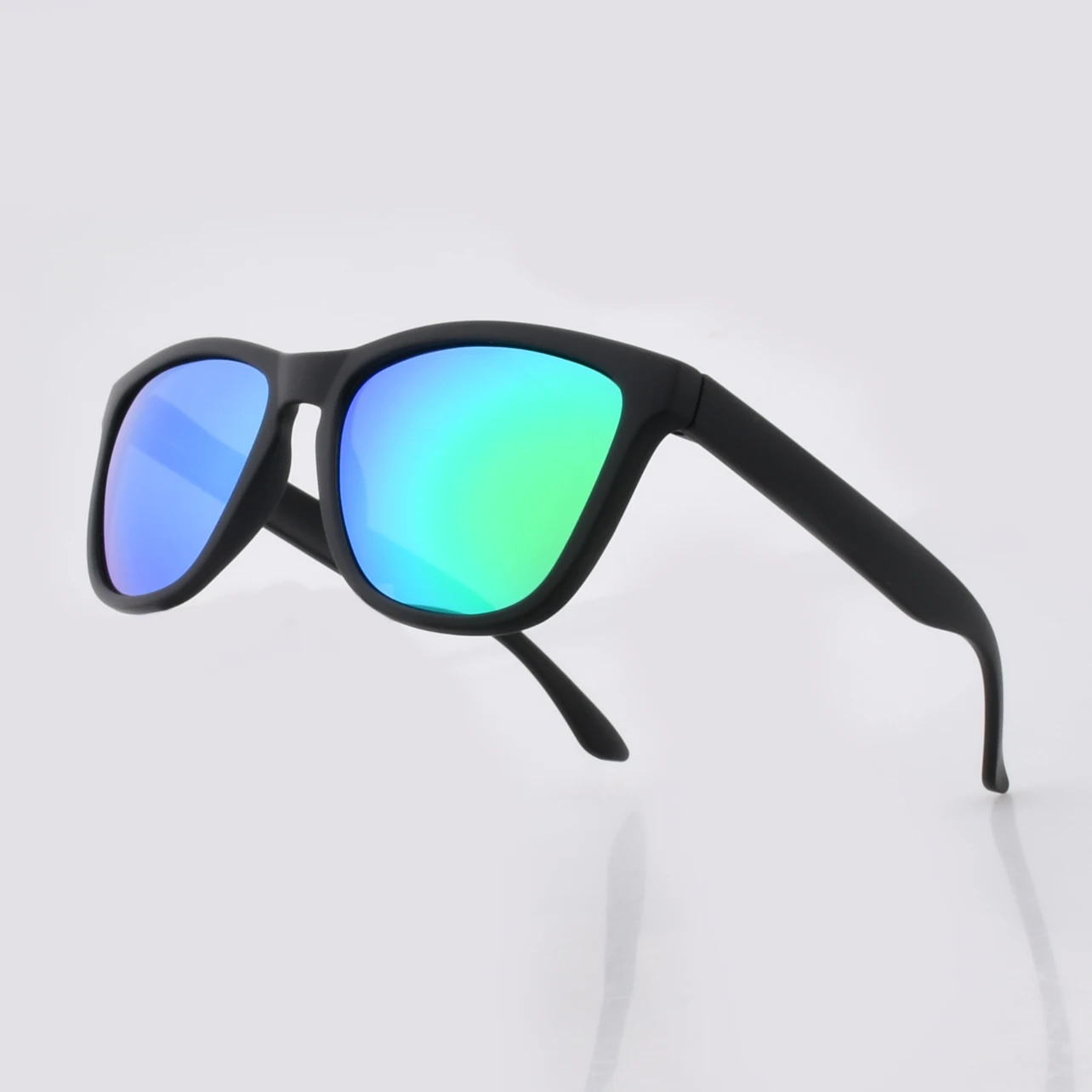 

Low MOQ Vintage Black Frame Black Lens PC Polarized Sunglasses Made In China Factory Oem Mens Sunglasses