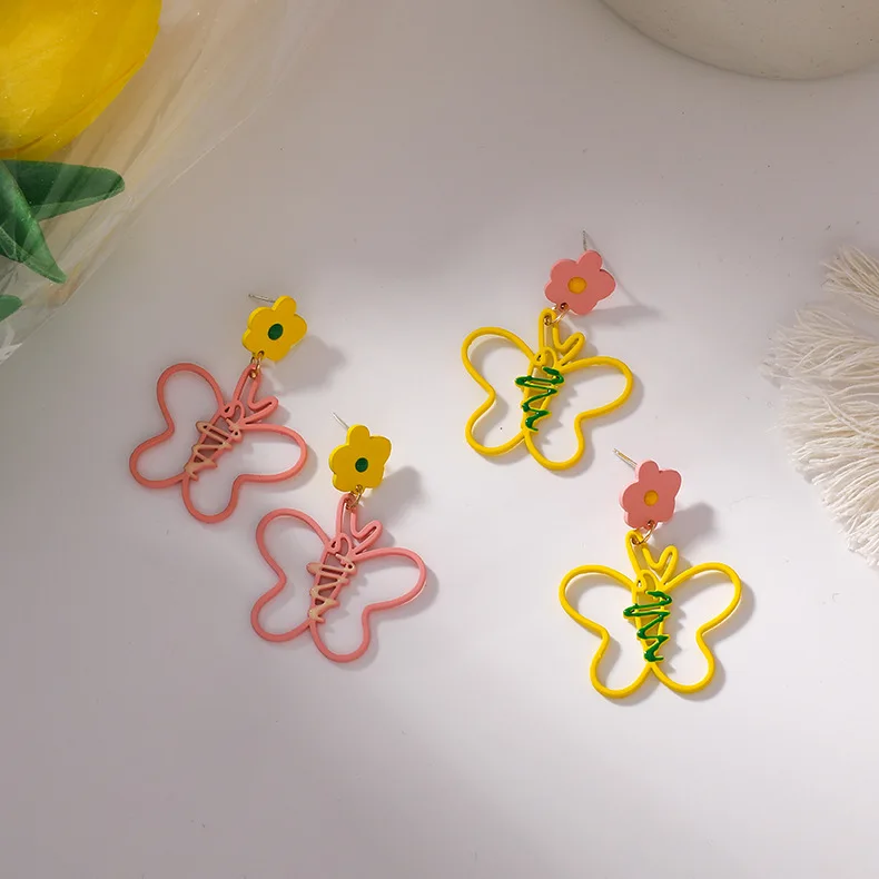 

OUYE Simple butterfly flower alloy earrings 2021 summer new fashion ins small fresh and lovely fun earrings female, Golden/silver