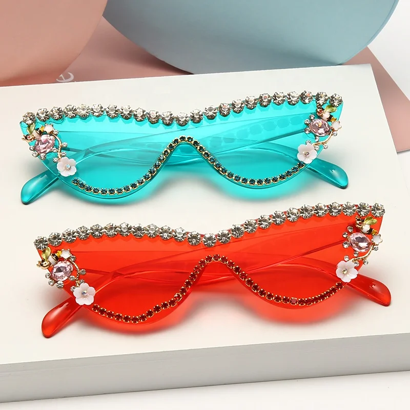 

Sunglasses women Cat Eye Sunglasses Rhinestone Luxury Sunglasses Fashion Ladies Clear Lens Shades