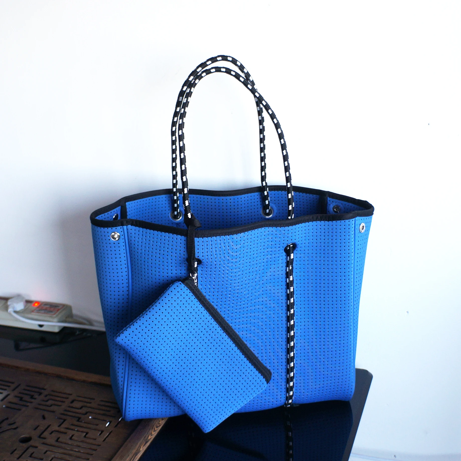 

Hot tend good quality Perforated Neoprene tote bag,women fashion handbag for traveling shopping, Any colors are available