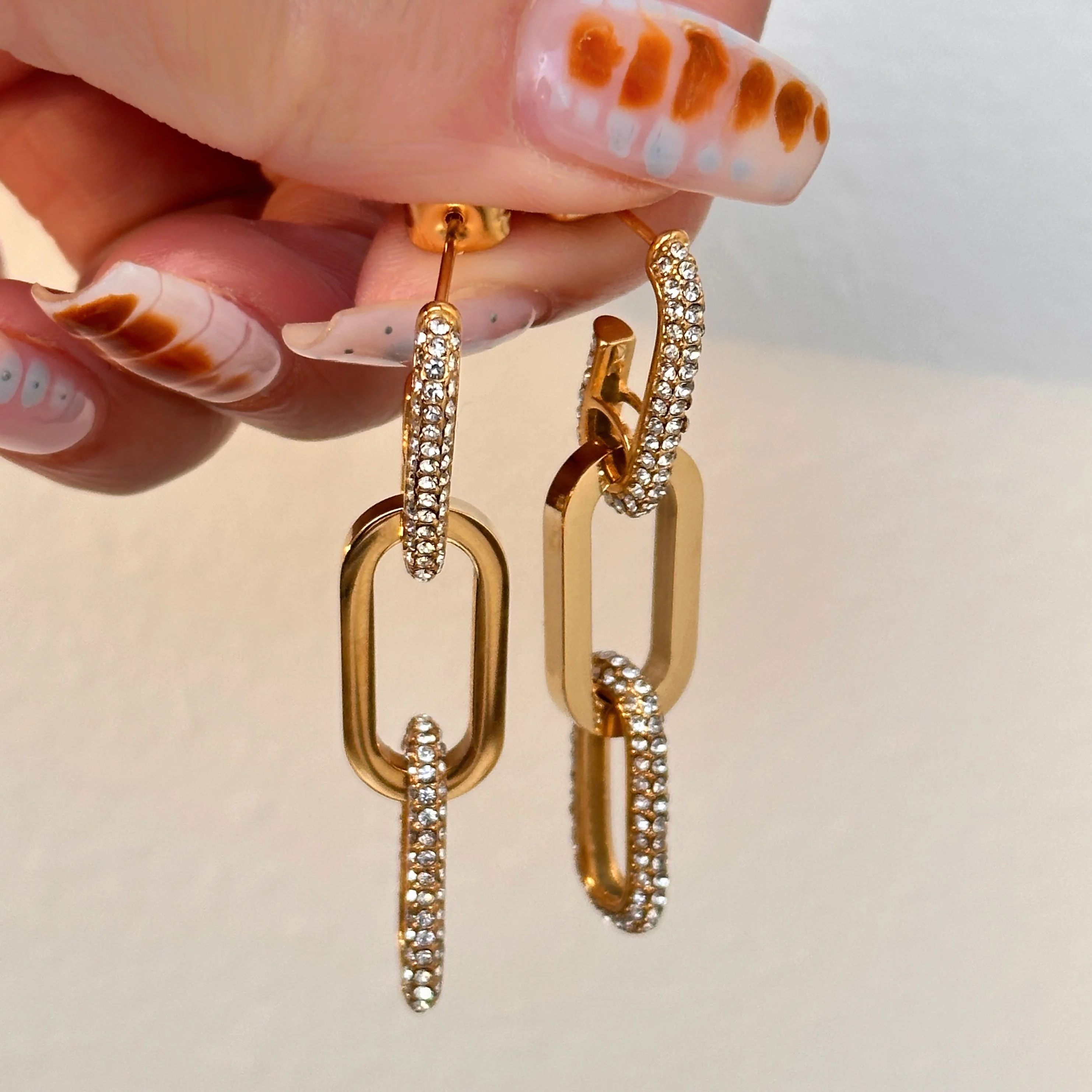 

2024 Dazan 18k Gold Plated Unique Hypoallergenic Stainless Steel Persian Style Rectangular Chain Snowflake Zircon Drop Earrings