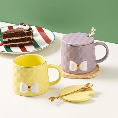 

Large capacity creative cartoon bow-knot embossed ceramic mug with lid, As the picture show