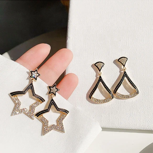 

ADELANTE Female Minimalist Personality Set Diamond Five-Pointed Star Earrings Joker Fan-Shaped Earrings, Gold