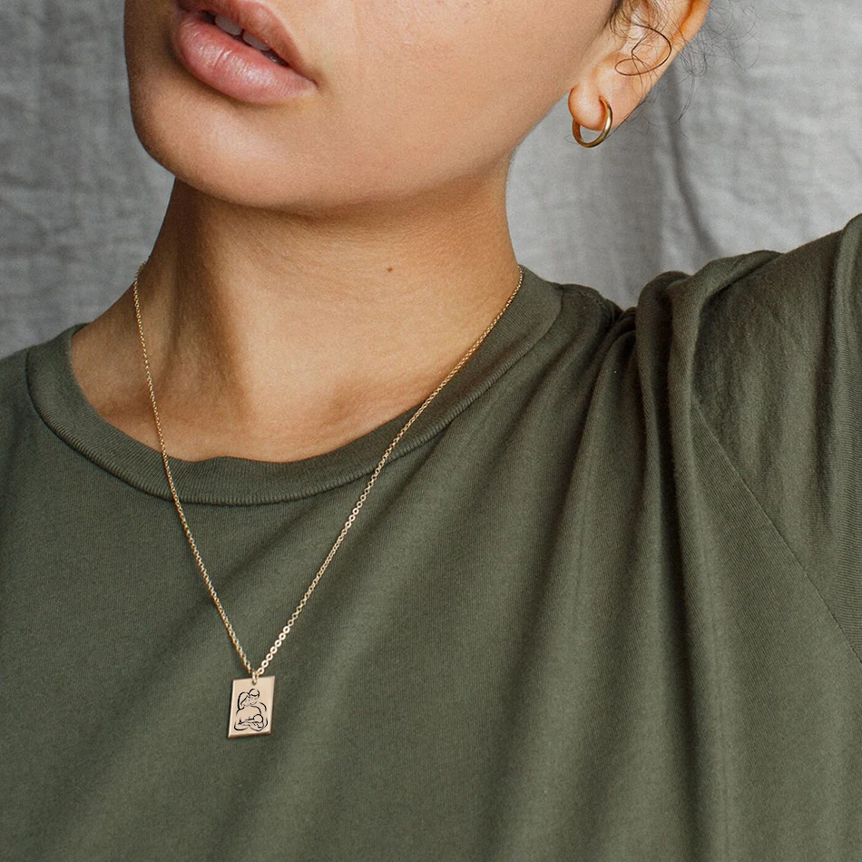 

In Stock Vintage Gold 316 Stainless Steel Fashion Jewelry Accessory Design Family Square Initial Necklace Letter