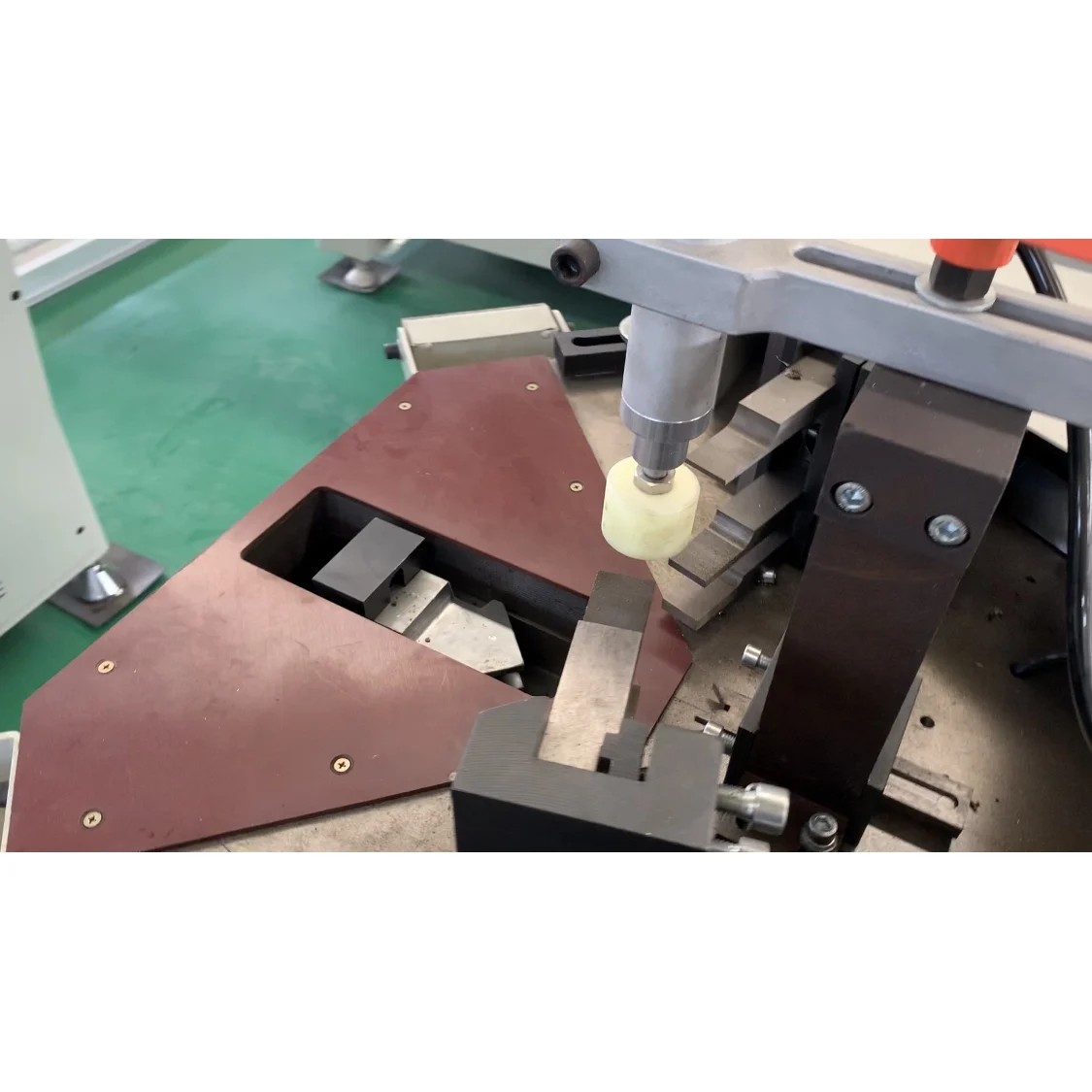 
Aluminum Windows Corner Crimping Machine 