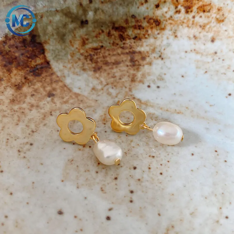

2021 Elegant Chic Small Flower Freshwater Pearl Earrings 18K Gold Plated 925 Sterling Silver Earrings Women