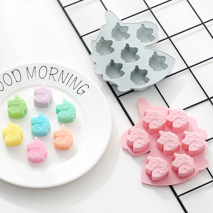 

New hot selling products Pink/blue/green/off-white silica gel Unicorn 7 and Pony Silicone Cake Mold use Decorating cake/baking