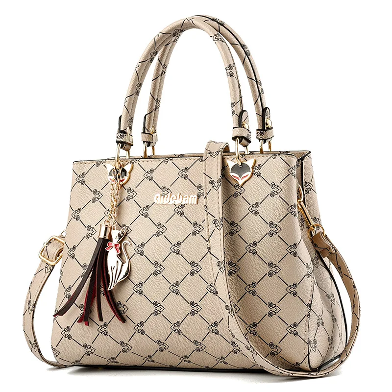

Letter LOGO Exquisite Pattern PU Shoulder Bag Fashion Temperament Ladies Handbag Personalized Tassel Ornaments All-match Handbag
