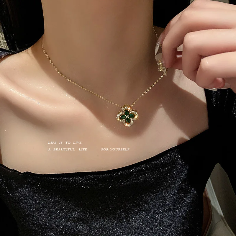 

fashion green crystal pendant clover leaf necklace