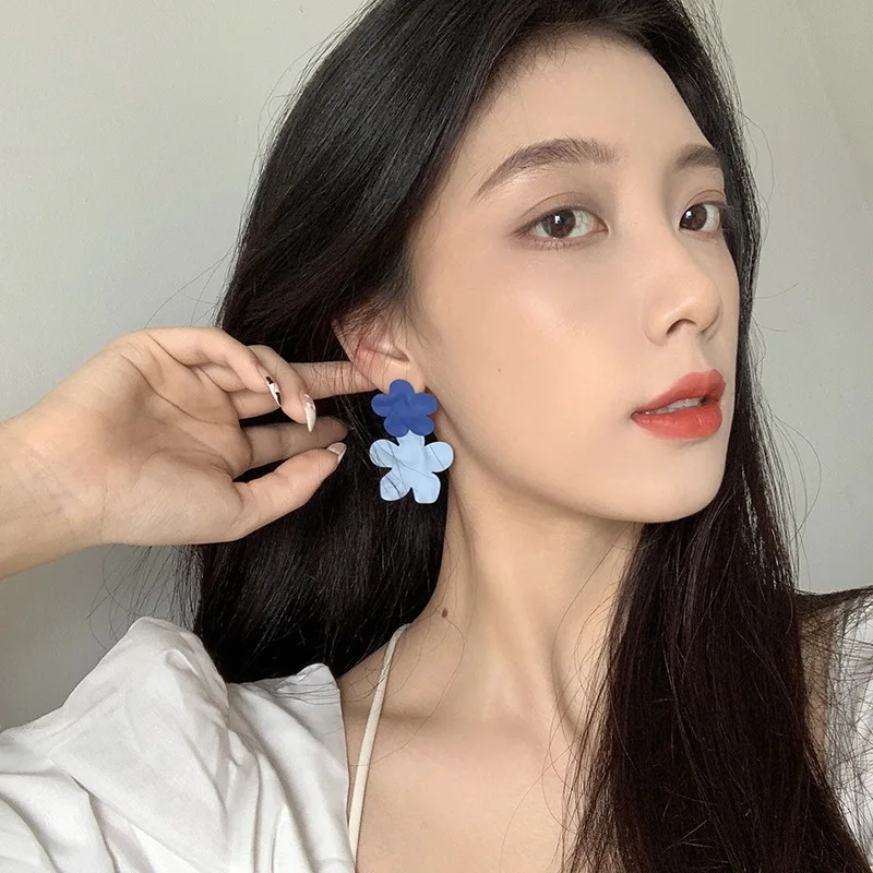 

Ins Hot Selling Contrast Blue Flower Stud Earrings Exquisite Blue Paint Double Flower Clip Earrings
