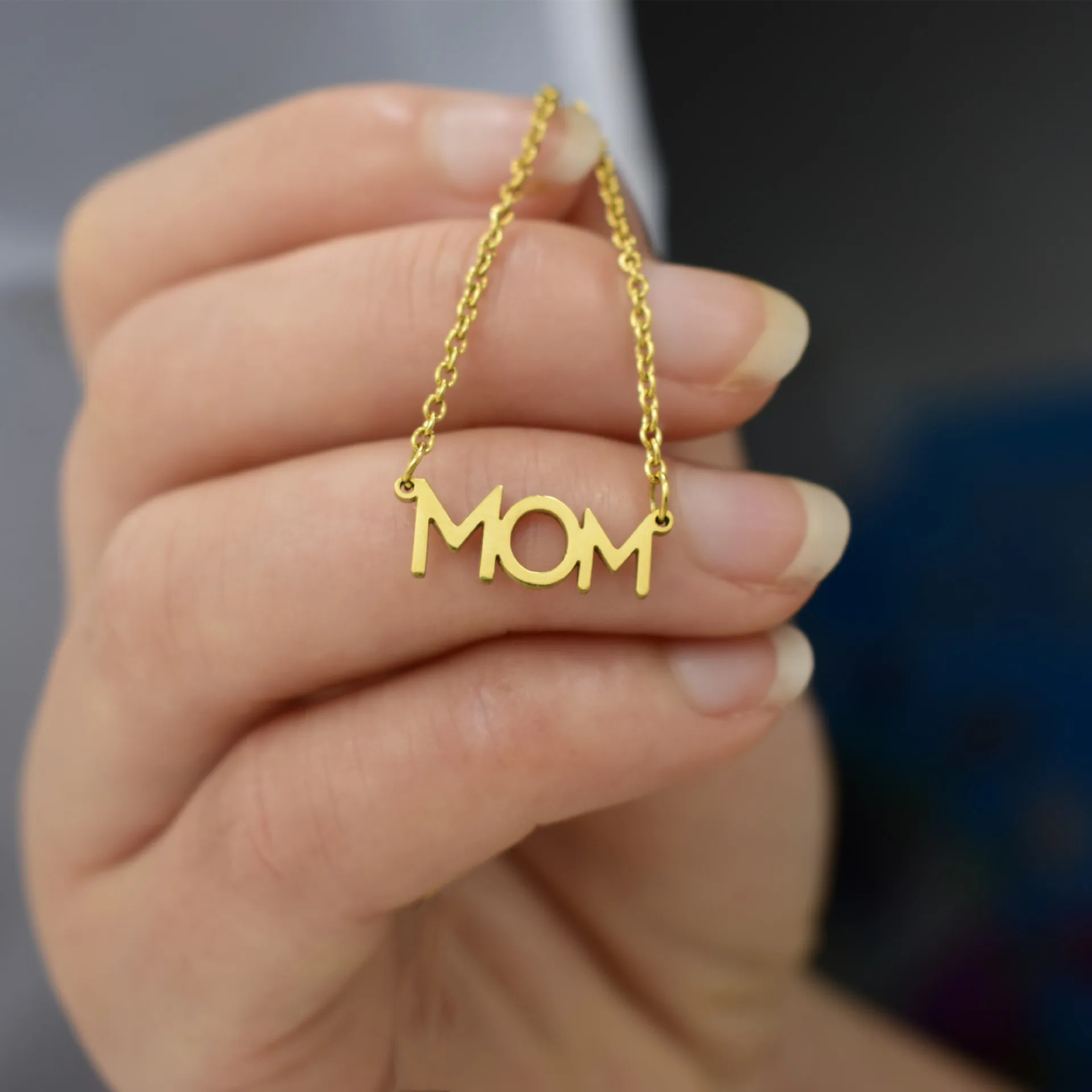 

Hot Sale Mothers Day Gifts Stainless Steel Silver Jewelry Letter Pendant Mom Necklace