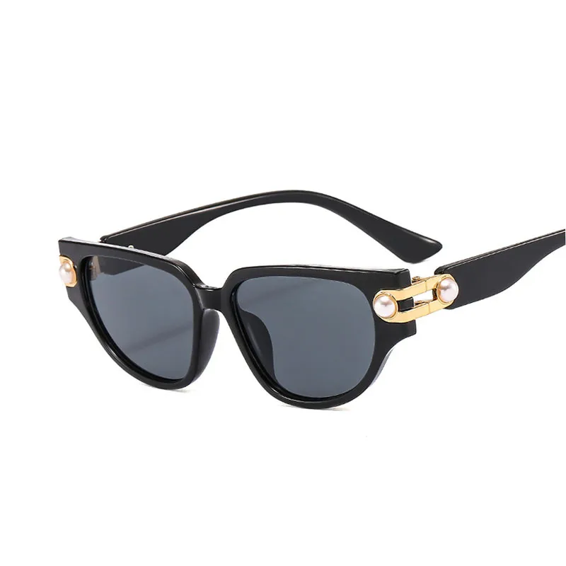 

Qmoon 2023 New Triangle Cat Eye Pearl Eye Wear Sunglasses Partying Fashion Custom Sun Glasses Female
