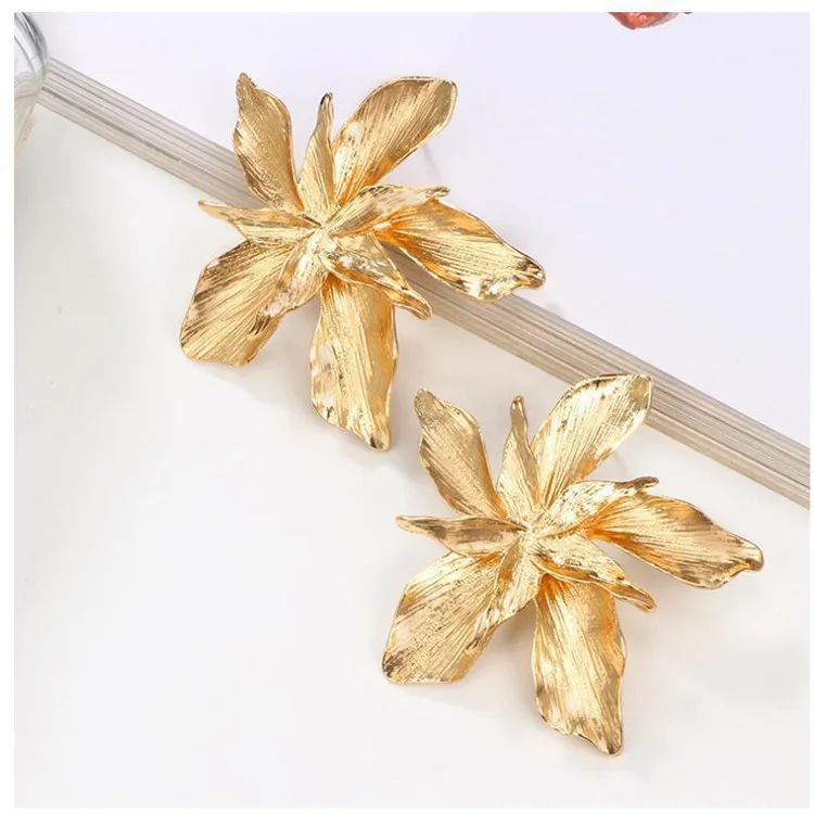 

European And American Fashion Big Flower Pendant Large Earrings Elegant Earrings, Picture shows