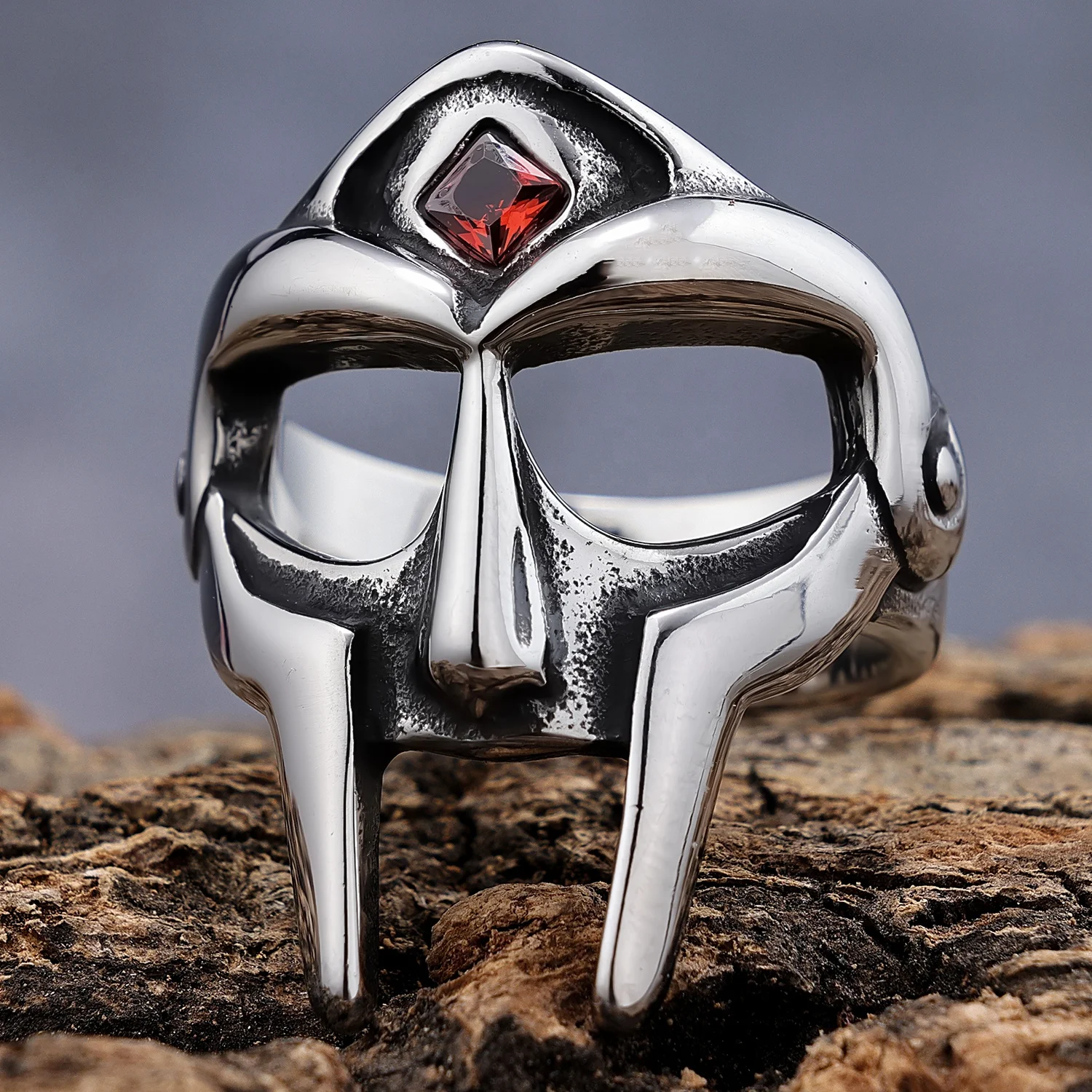 

Ready to Ship Hiphop anillos acero inoxidable por mayor Vintage Stainless Steel Spartan Helmet Rings with Red Crystal