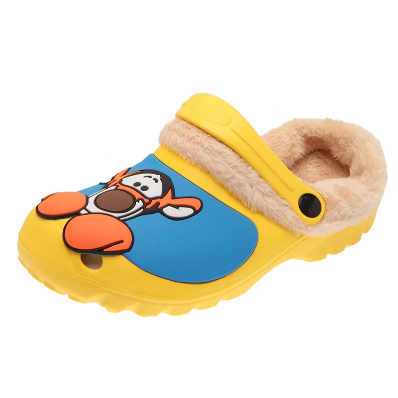 

winter clogs With Logo men Casual Garden Shoes Outdoor Slides Sandal with fur Shoes, Color acceptable