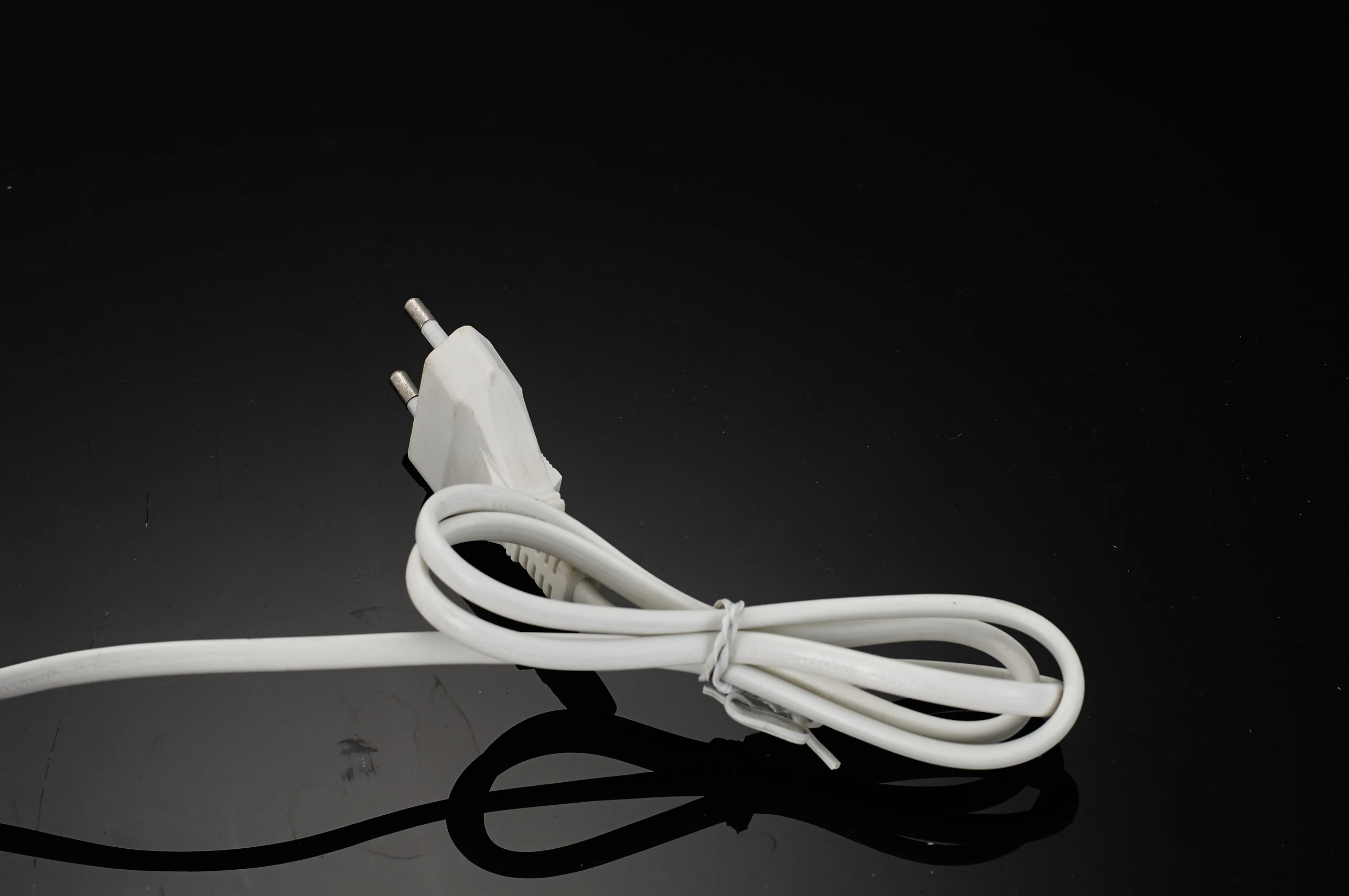 1200w 专业壁挂式电动吹风机,带剃须刀插座 (srl811)