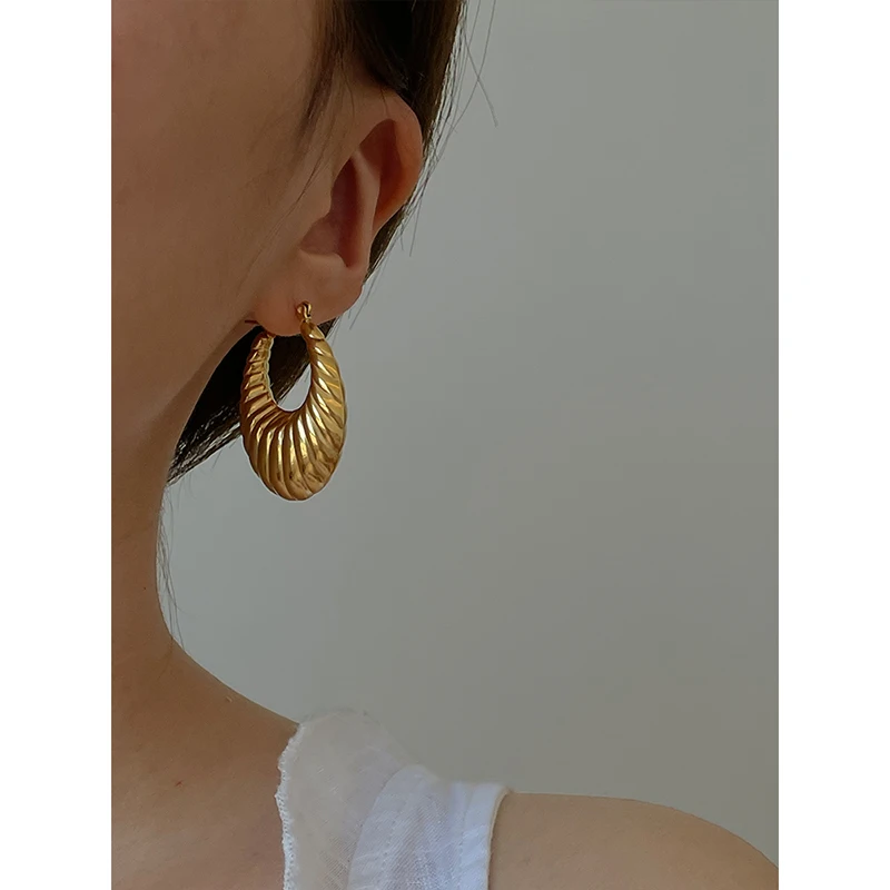 

Oval Hollow Big Circle Croissants Hoop Earrings 18K Gold Plated Earrings for Women Plain Minimalist Stainless Steel Jewelry Hot