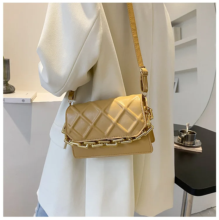 

2021 New compact simple letter chain buckle single shoulder bag girls shopping and date handbags, 4 colors