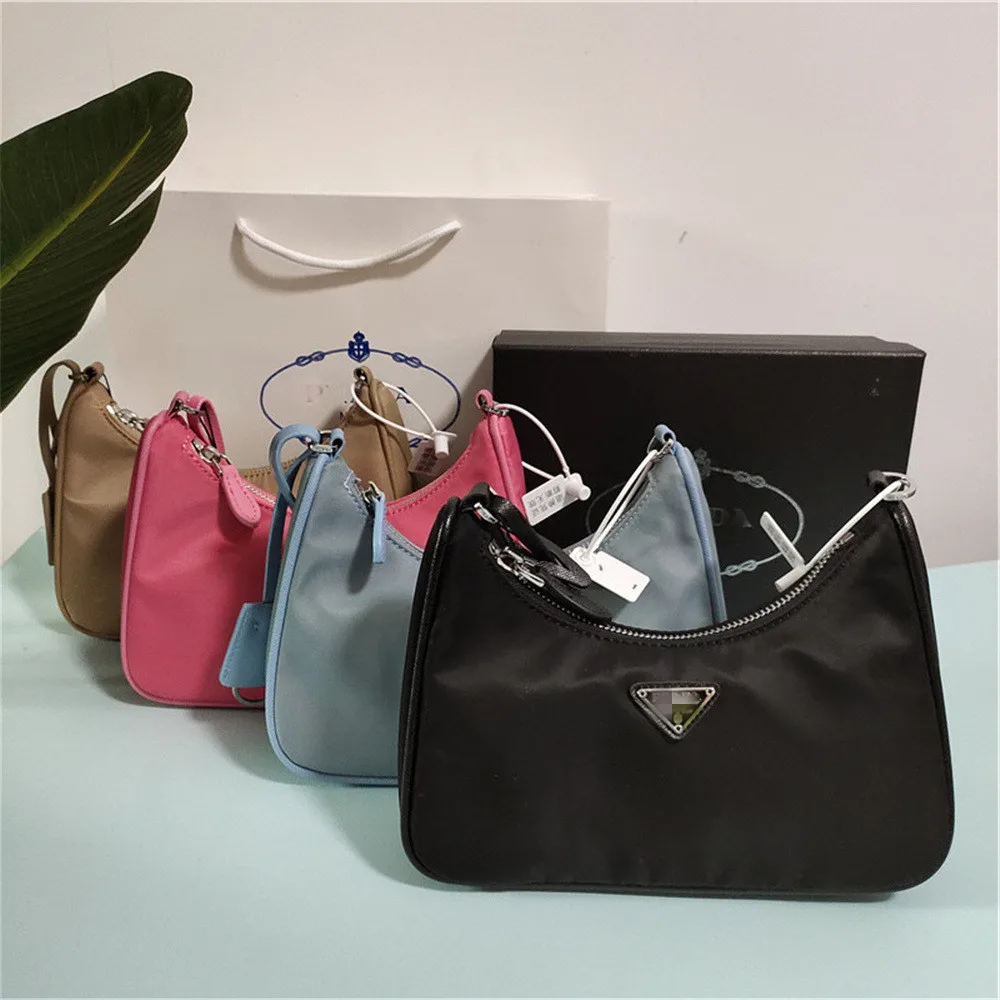 

2022 Luxury Women's handbag replicates designer brand shoulder bag with three in one chain handbag, As shown