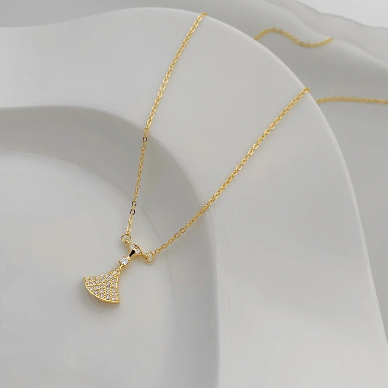 

Vershal F-35 Vintage 18k Gold Plated Chic Zircon Fan Shape Pendant Necklace For Women