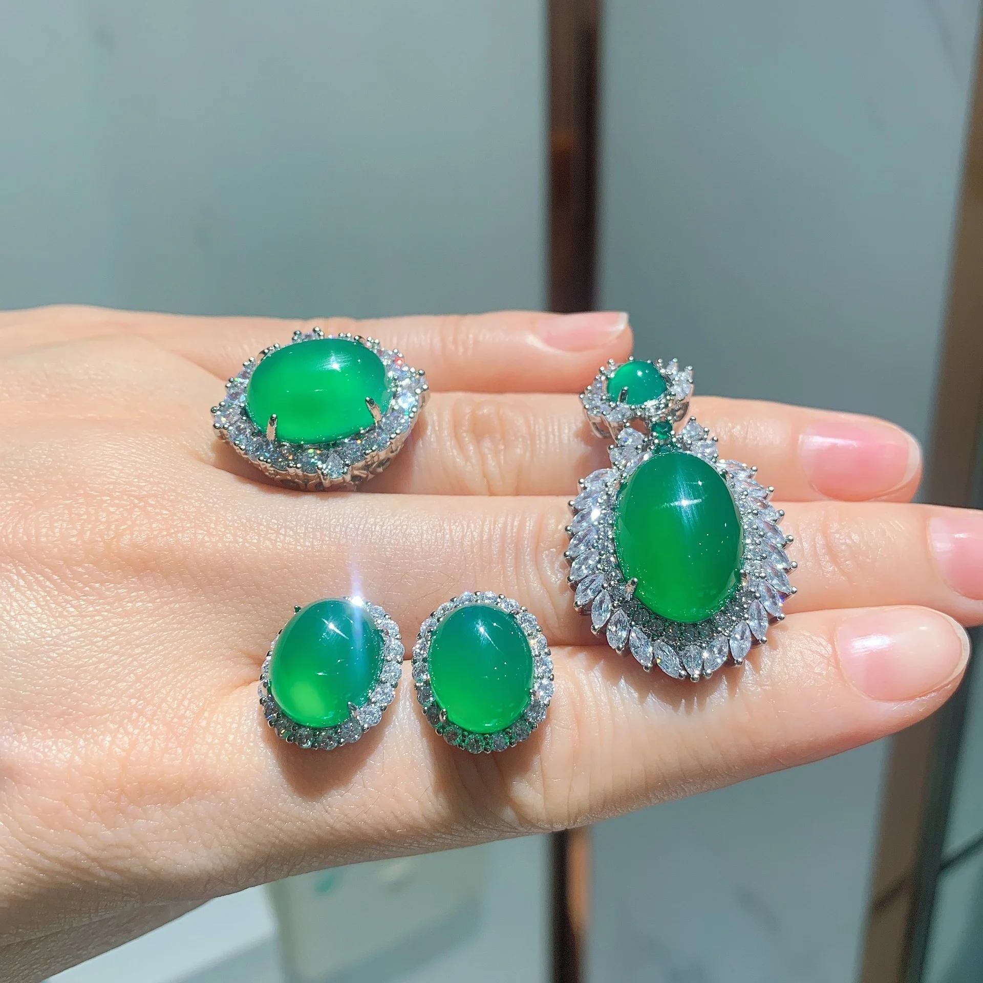 

Gemstone Anniversary Party Earrings exquisite jewelry Natural Gem Emerald Girl Ring Pendant Set, Customized color