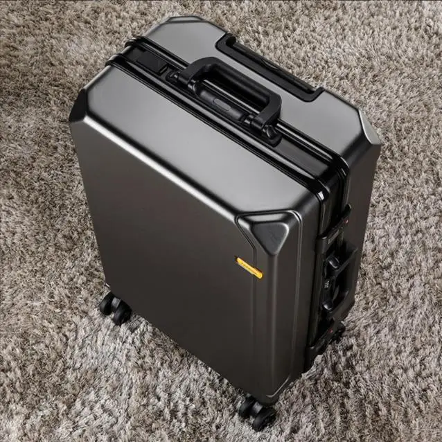 

YX16898 New Design Water Repellent Good Quality PC Carry On Spinner Suitcase With USB Aluminum Suitcase Gift Box Trolley Luggage