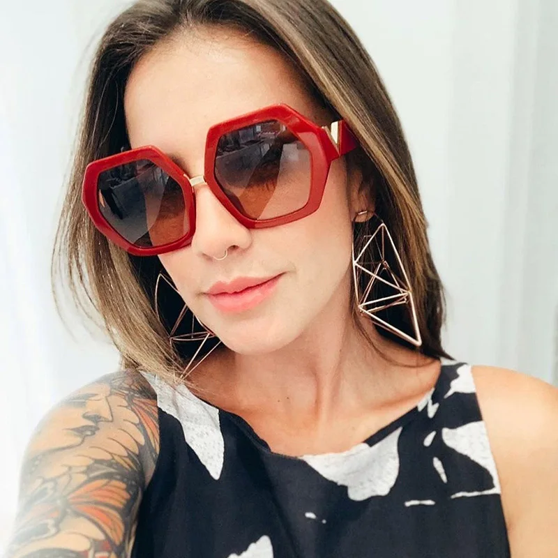 

TYJ336 Luxury Fashionable 2021 New INS Style Trendy Metal V Women Oversized Sunglasses