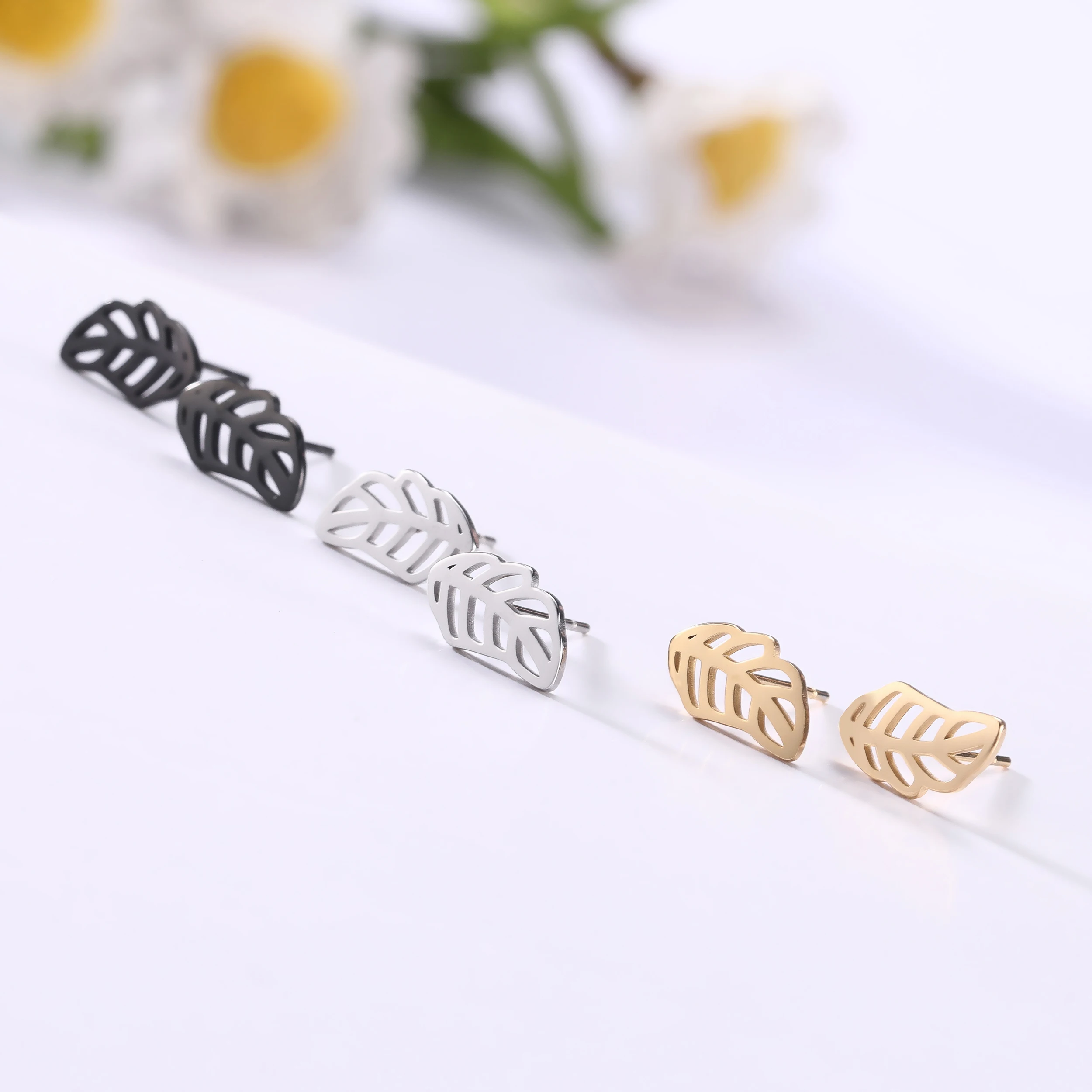 

wholesale earings for women simple leaf stud earrings women jewelry stainless steel plated 18K real gold