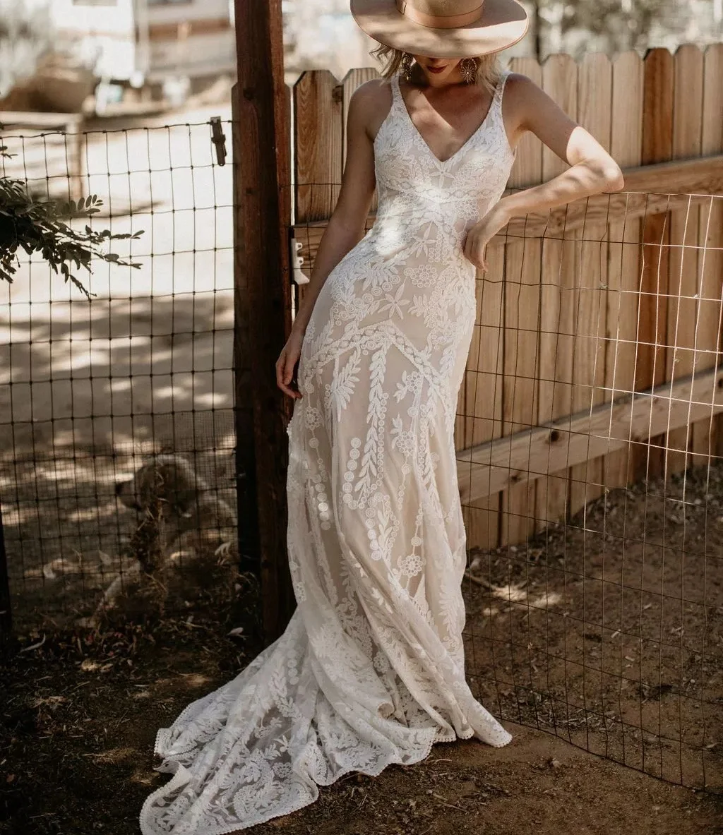 

11717#Spaghetti Straps Bohemian V-Neck Mermaid Open Back Sweep Train Sleeveless Lace Wedding Dress Wedding Bridal Gown Custom