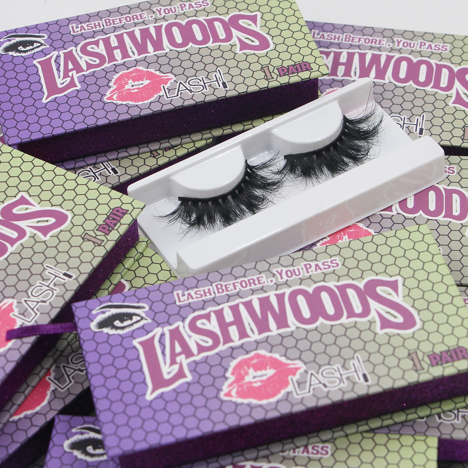 

Red Paper Lash Packaging Lash Ready to Ship Faux Mink Lash Vendor