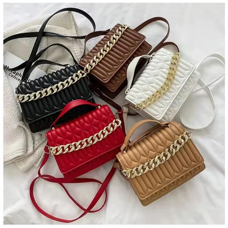 

2022 New Fashion Women Shoulder Bag Luxury Gold Chain Trend Handbags Crossbody Bag Ladies Handbag PU Clutch Single as Picture