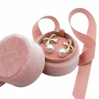 

Pink romantic beautiful round gift jewelry box with same color ribbon